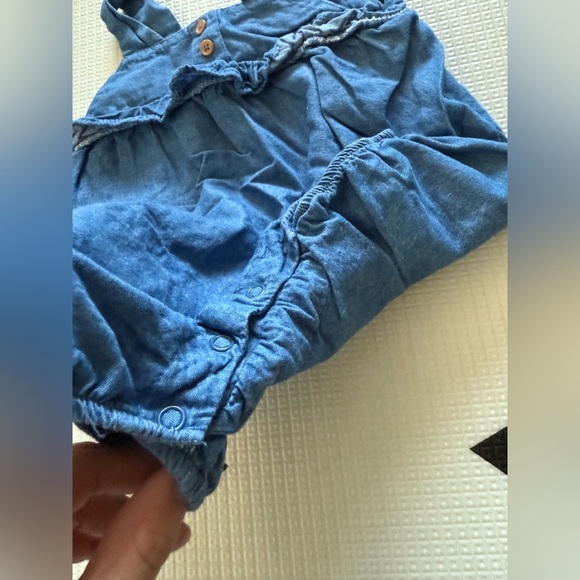 Tahari Baby|Chambray Blue baby girl bubble romper with ruffle detail,18 months• - Picture 3 of 5